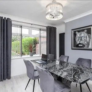  Holiday home Modern 10 Mins To