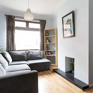  Holiday home - 3 Bedroom Cosy - Walking Distance To